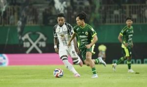 Laga-PSS-Lawan-Persipura-di-Pekan-ke-8-Jadi-Laga-dengan-Penonton-Terbanyak-Musim-Ini Laga PSS Sleman vs Persipura Pecahkan Rekor Penonton, Sriwijaya FC Turun ke Posisi Kedua Daftar Penonton Terbanyak Musim Ini