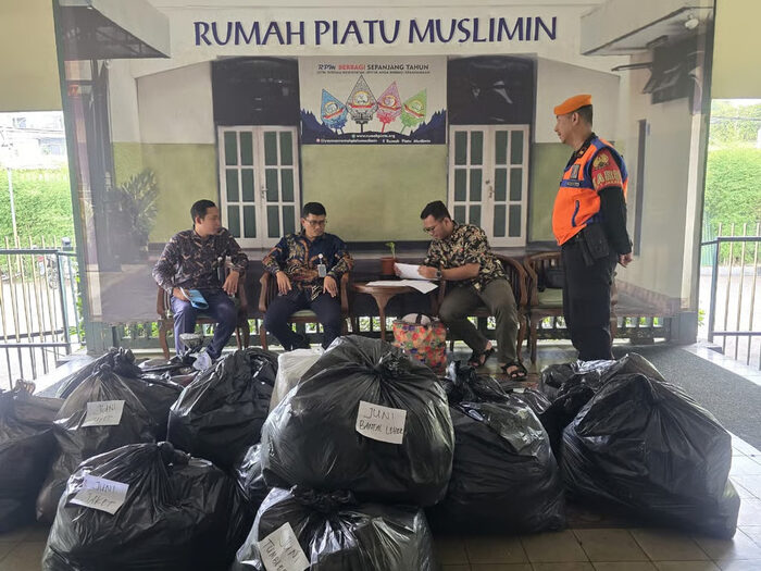 KAI Daop 1 Jakarta Salurkan Barang Temuan Kedaluwarsa ke Yayasan Sosial untuk Kemanfaatan Masyarakat. Foto: viralsumsel.com