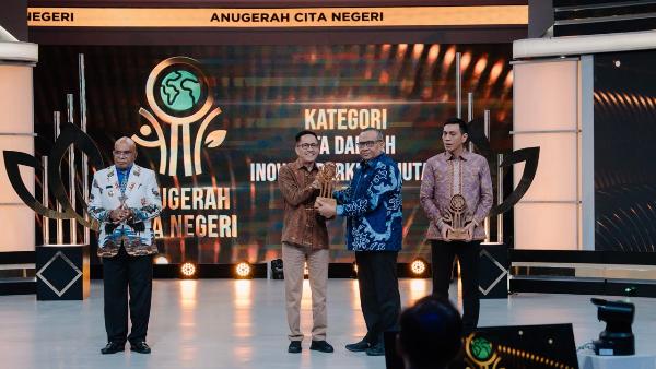 Ratu Dewa Raih Penghargaan Cita Daerah Inovasi Berkelanjutan dari Kompas TV