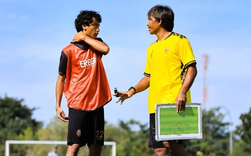 Sriwijaya FC Bidik Kemenangan Pertama, Budi Sudarsono Tekankan Kekompakan Jelang Hadapi Persikad