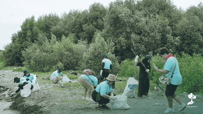 Tidak Hanya Menanam Pohon, LindungiHutan Juga Tawarkan Pemberdayaan Masyarakat Pesisir. Foto: viralsumsel.com