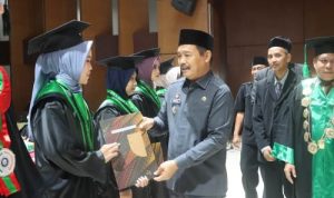 Wabub-Muba-Rohman-Wisuda Wabup Muba Hadiri Wisuda Institut Rahmaniyah Sekayu, 65 Lulusan Siap Mengabdi untuk Daerah
