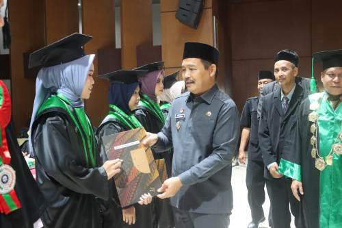 Wabup Muba Hadiri Wisuda Institut Rahmaniyah Sekayu, 65 Lulusan Siap Mengabdi untuk Daerah