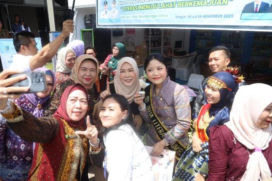Buka Festival Literasi Sumsel 2025, Herman Deru Tegaskan Literasi sebagai Fondasi Peradaban Modern