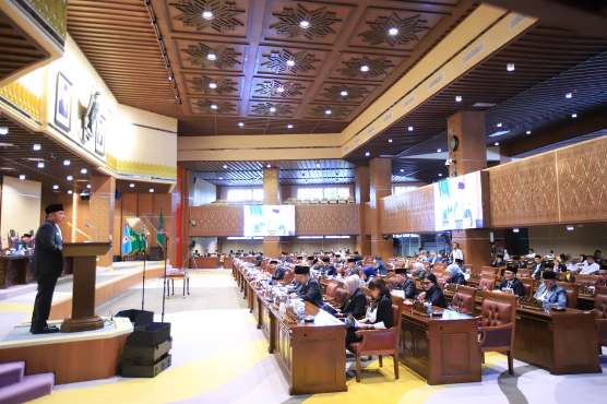 Herman Deru Hadiri Paripurna: Empat Raperda Prioritas Masuk Propemperda Sumsel 2026