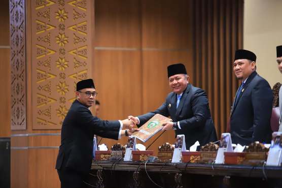 Herman Deru Hadiri Paripurna: Empat Raperda Prioritas Masuk Propemperda Sumsel 2026