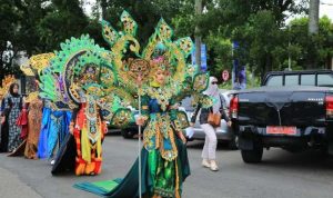 Sekda Sumsel Edward Candra Lepas Karnaval Seni Budaya Pelajar, Kreativitas Generasi Muda Jadi Sorotan Sekda Sumsel Edward Candra Lepas Karnaval Seni Budaya Pelajar, Kreativitas Generasi Muda Jadi Sorotan