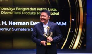 Herman Deru Raih Penghargaan People of The Year 2025 Metro TV Kategori Pemberdaya Pangan & Petani Lokal Herman Deru Raih Penghargaan People of The Year 2025 Metro TV Kategori Pemberdaya Pangan & Petani Lokal