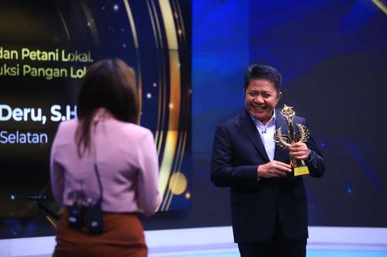 Herman Deru Raih Penghargaan People of The Year 2025 Metro TV Kategori Pemberdaya Pangan & Petani Lokal