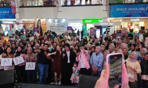 Rassya Hidayah dan Haviza Devi Anjani hadir secara langsung menyapa penggemar, berbagi inspirasi seputar self-care, kepercayaan diri, dan perjalanan mereka sebagai bagian dari gerakan positif yang dibawa Artist Inc., di Palembang Square, pada hari Minggu, tanggal 2 November 2025.