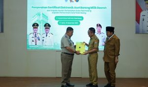 Kantor Pertanahan Palembang Serahkan 30 Sertifikat Elektronik Aset Daerah ke Pemkot Palembang
