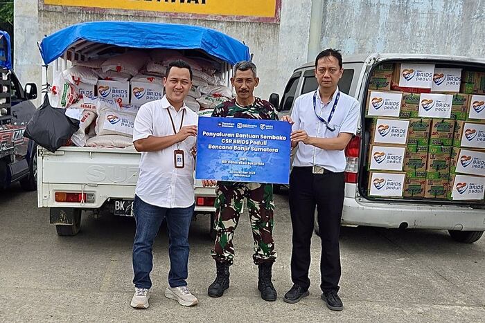 BRI Danareksa Sekuritas Salurkan Bantuan Paket Sembako untuk Masyarakat Terdampak Banjir Sumatera. Foto: viralsumsel.com