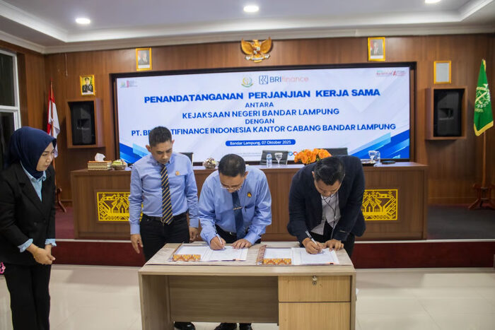 BRI Finance dan Kejaksaan Negeri Bandar Lampung Perkuat Sinergi melalui Penandatanganan Kerja Sama Hukum. Foto : viralsumsel.com