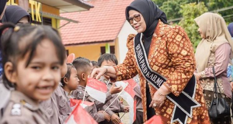 Bunda PAUD Muba Tinjau Sekolah Penerima MBG dan Dapur SPPG Polres Muba