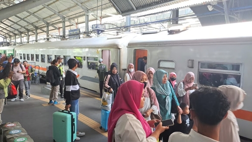 Penjualan Tiket KA Nataru Meningkat, Stasiun Surabaya Pasarturi Jadi Stasiun Keberangkatan Terfavorit. Sumber : VRITIMES.com