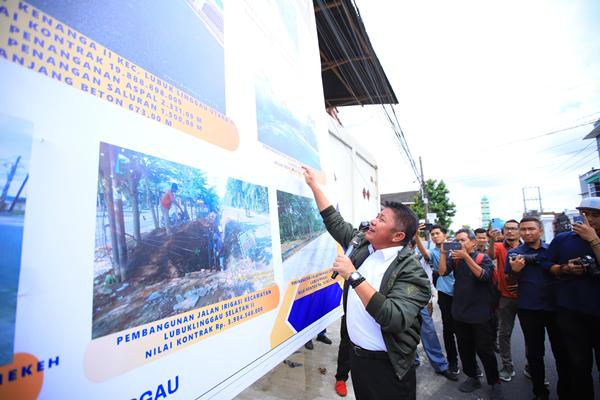 Tinjau Jalan Kenanga II Lubuk Linggau, Herman Deru Pastikan Pemerataan Pembangunan Lewat Bangubsus