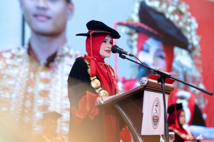 Rektor UKB, Dr. dr. Fika Minata Wathan, M.Kes.,