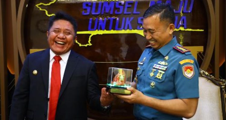 Terima Danlanal Palembang yang Baru, Herman Deru Tekankan Kolaborasi Bangun Pelabuhan Samudera Tanjung Carat