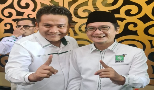 H. Ahmad Zarkasih bersama H.Hasanuddin Wahid (Cak Hasan). Foto : Nto