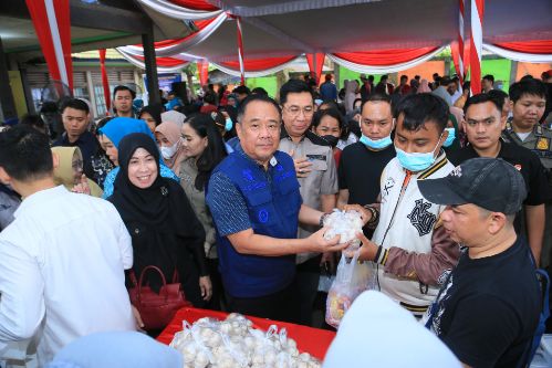 Wagub Cik Ujang Pimpin Operasi Pasar Murah Pemprov Sumsel, Perkuat Pengendalian Inflasi