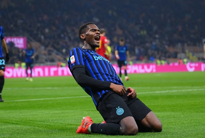 Inter Milan mengamuk di babak 16 besar Coppa Italia 2025/26 dengan menghajar Venezia 5-1 di Stadion Giuseppe Meazza. Marcus Thuram cetak brace, Inter dominan penuh. Napoli juga lolos setelah menang adu penalti 9-8 atas Cagliari.