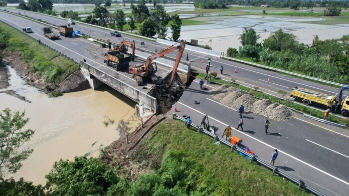 Jasa Marga Lakukan Perbaikan Cepat Jalan Tol Terdampak Bencana Banjir. Foto: viralsumsel.com