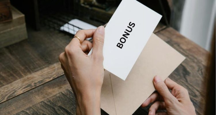 Memaksimalkan Bonus Akhir Tahun. Foto : viralsumsel.com