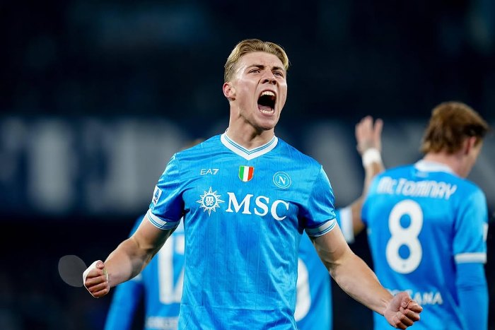 Juventus Tumbang di Naples, Napoli Melaju ke Puncak Serie A