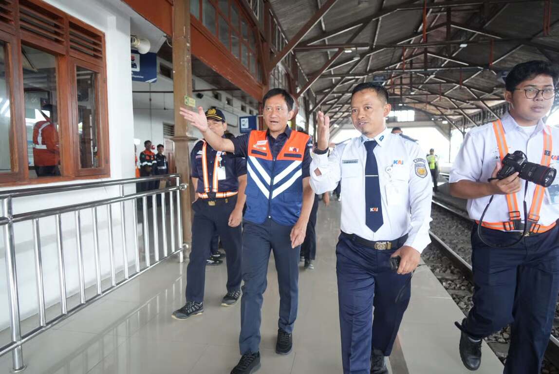 Pastikan Keandalan Prasarana dan Pelayanan Optimal Jelang Nataru 2025/26, KAI Bersama KNKT dan DJKA Kemenhub Lakukan Inspeksi. Foto: viralsumsel.com