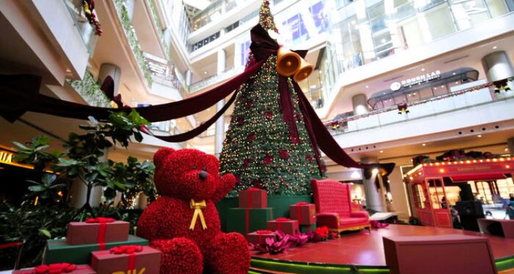 Dari Ice Skating sampai Parade Santa, PIK Avenue Hadirkan Enchanted Noel. Foto: viralsumsel.com