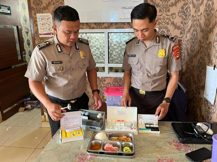 Tim Dokkes Pastikan Menu MBG SPPG Polres Ogan Ilir Aman dari Bahan Berbahaya