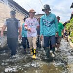 Wali Kota Ratu Dewa Tinjau Genangan Air di SU II, Kerahkan PUPR dan Serahkan Bantuan untuk Warga