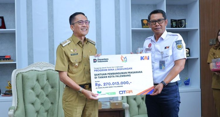 Ratu Dewa Terima Bantuan CSR PT KAI Rp270 Juta untuk Percantik Taman Kota Palembang
