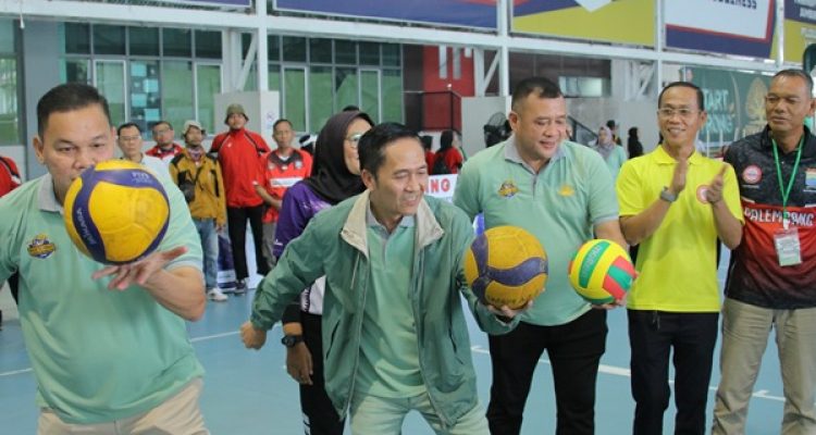 Wali Kota Ratu Dewa Resmi Buka Turnamen Bola Voli Walikota Cup 2025, Diikuti 56 Tim OPD dan BUMD