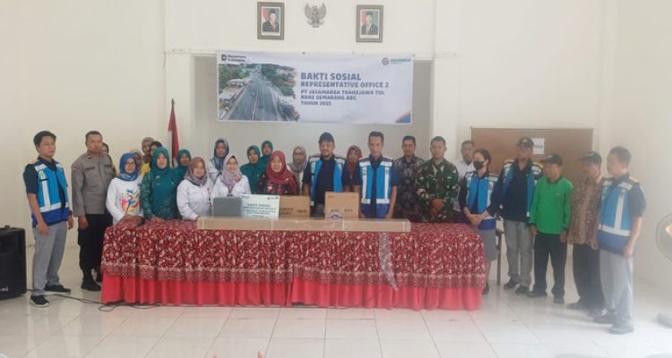Salurkan Bantuan Sarana Lingkungan, JTT Dukung Pembangunan Berkelanjutan di Sekitar Ruas Tol Semarang. Foto : viralsumsel.com