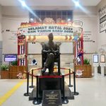 KAI Daop 7 Madiun Hadirkan Ornamen Tematik Natal dan Tahun Baru di Stasiun. Foto : viralsumsel.com