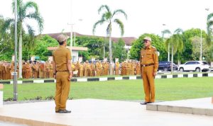 Wali Kota Prabumulih H. Arlan menjadi Pembina Apel Mingguan di halaman Pemerintah Kota Prabumuli Pimpin Apel Mingguan, Wali Kota Prabumulih H. Arlan Tekankan Kekompakan dan Disiplin ASN
