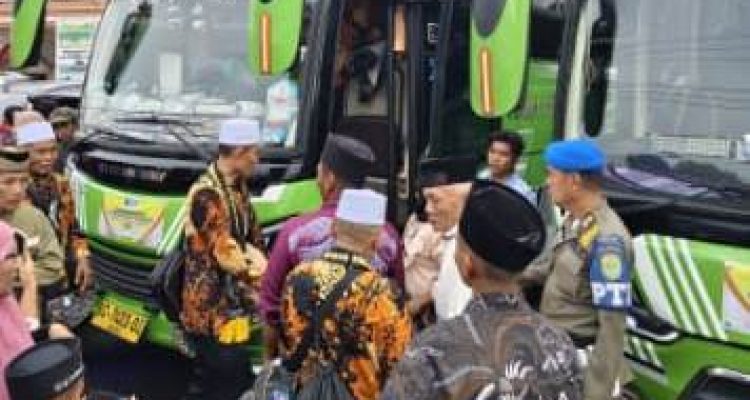 Pemkab PALI Berangkatkan 54 Jamaah Umroh, Suasana Haru Warnai Prosesi Pelepasan di Masjid Syuhada