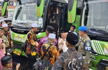 Pemkab PALI Berangkatkan 54 Jamaah Umroh, Suasana Haru Warnai Prosesi Pelepasan di Masjid Syuhada