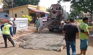 Pengecoran Jalan Margo Mulyo di Sungai Pinang Resmi Dimulai, Warga Sambut Antusias Pengecoran Jalan Margo Mulyo di Sungai Pinang Resmi Dimulai, Warga Sambut Antusias
