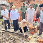 Senator Hj Eva Susanti Turun Langsung Bantu Bedah Rumah di Banyuasin, Gunakan Dana Pribadi untuk Warga Kurang Mampu