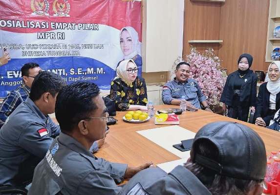 Hj Eva Susanti Sosialisasikan 4 Pilar MPR RI kepada Jurnalis Siber di Palembang