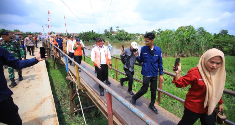 Antusiasme Warga Menggema Sambut Kunker Gubernur Herman Deru Tinjau Jembatan Sukanegeri–Kangkung OKU Timur