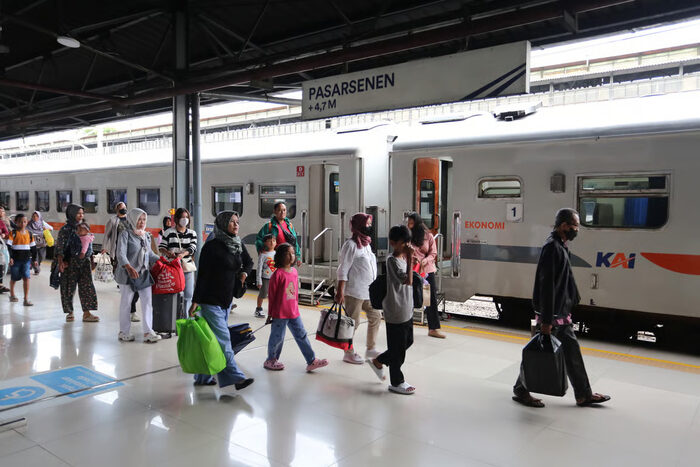 KAI Operasikan Kereta Tambahan Antisipasi Lonjakan Penumpang Libur Nataru 2025/2026. Foto: viralsumsel.com