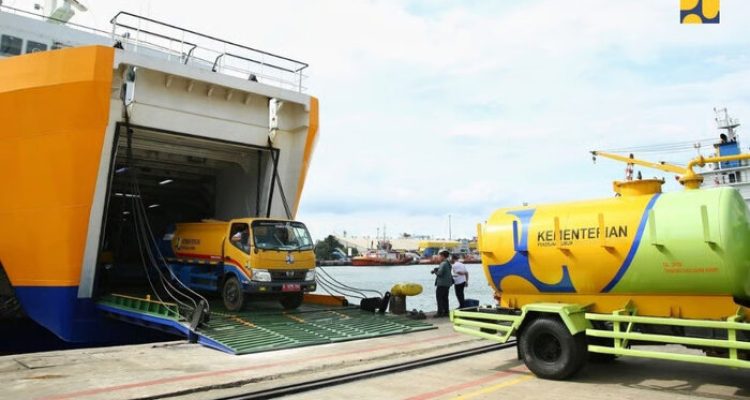 Kementerian PU Kirim 11 Mobil Tangki Air dan Vakum Tinja ke Lokasi Bencana Sumatera Utara dan Aceh. Foto: viralusmsel.com