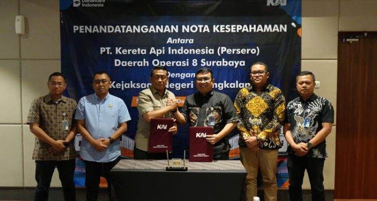 Tingkatkan Sinergitas, KAI Daop 8 Surabaya Teken MoU dengan Kejaksaan Negeri Bangkalan. Foto: viralsumsel.com