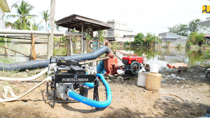 Presiden Prabowo Apresiasi Dedikasi Petugas dan Relawan di Lapangan, Komitmen Kementerian PU Terus Bekerja Pulihkan Infrastruktur Terdampak Sesuai Arahan. Foto: viralsumsel.com