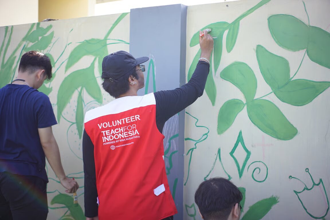 BINUS @Malang Percantik Pesona Aji Saptorenggo Lewat Program Mural Kolaboratif BINUSIAN Plants Hope. Foto: viralsumsel.com