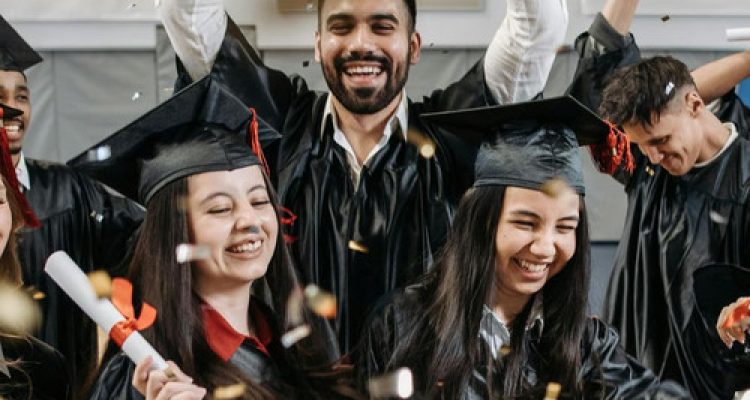 Biaya Wisuda yang Sering Terlewat.Foto : viralsumsel.com