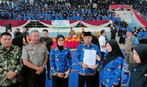 Bupati Lahat Serahkan SK kepada 2.785 PPPK Paruh Waktu, Tegaskan Disiplin dan Kinerja Aparatur